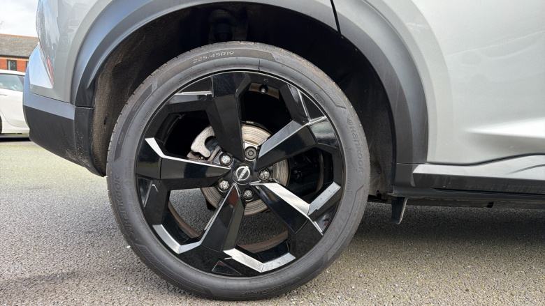 Nissan Juke 1.0 DiG-T Tekna 5dr DCT Petrol Hatchback